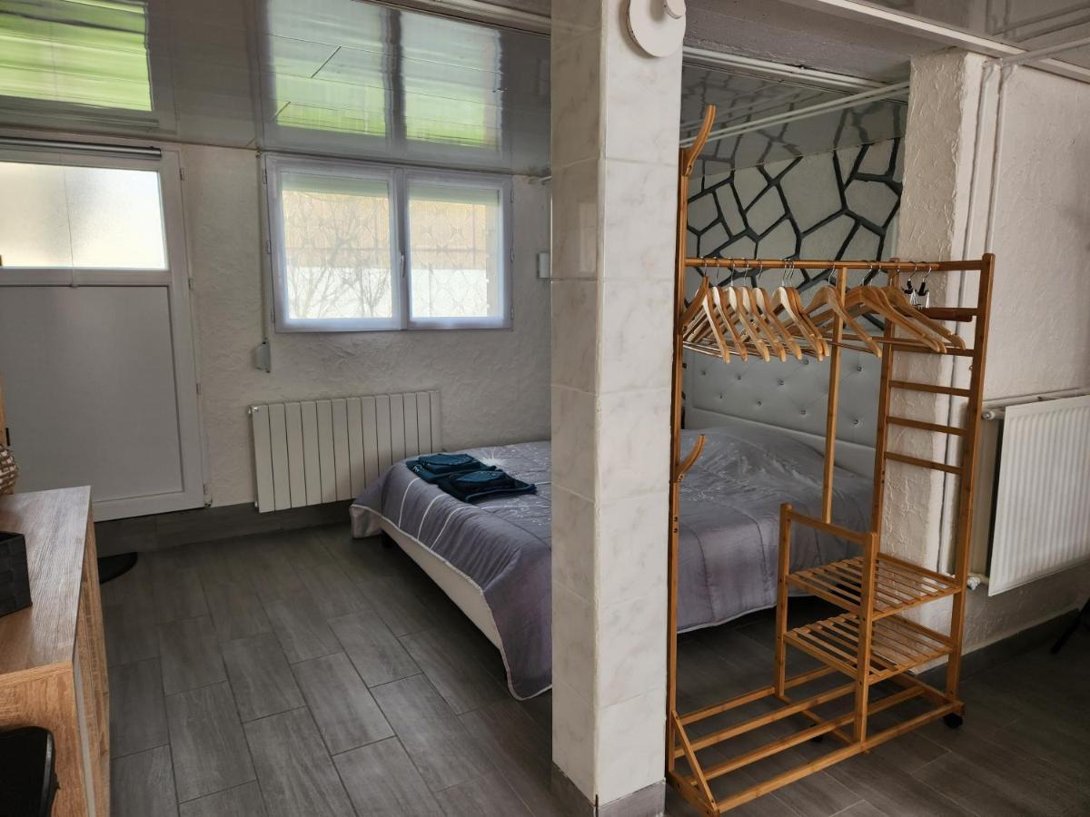 Studio, Pas De Collocation Possible Warmeriville Extérieur photo